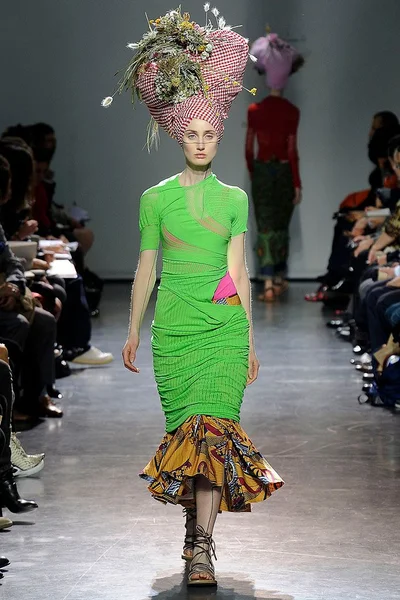 Look 19